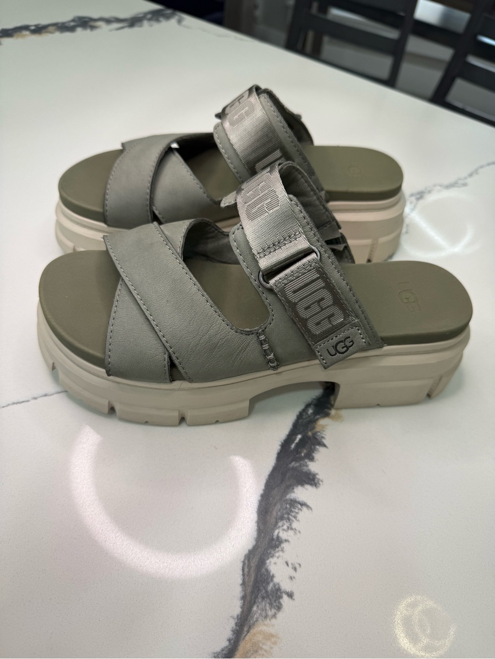 Ugg Ashton Slide Moss Green Chunky Platform Leather Sandals Women Size US 8